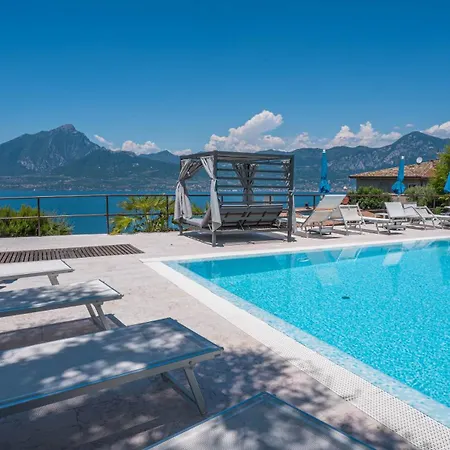 Cavrie Торри-дель-Бенако